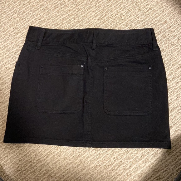 Aritzia Skirt - Picture 3 of 3